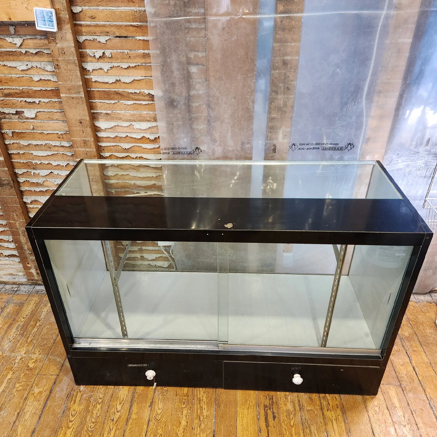 🥕FREE Display Cabinet - LOCATION in description