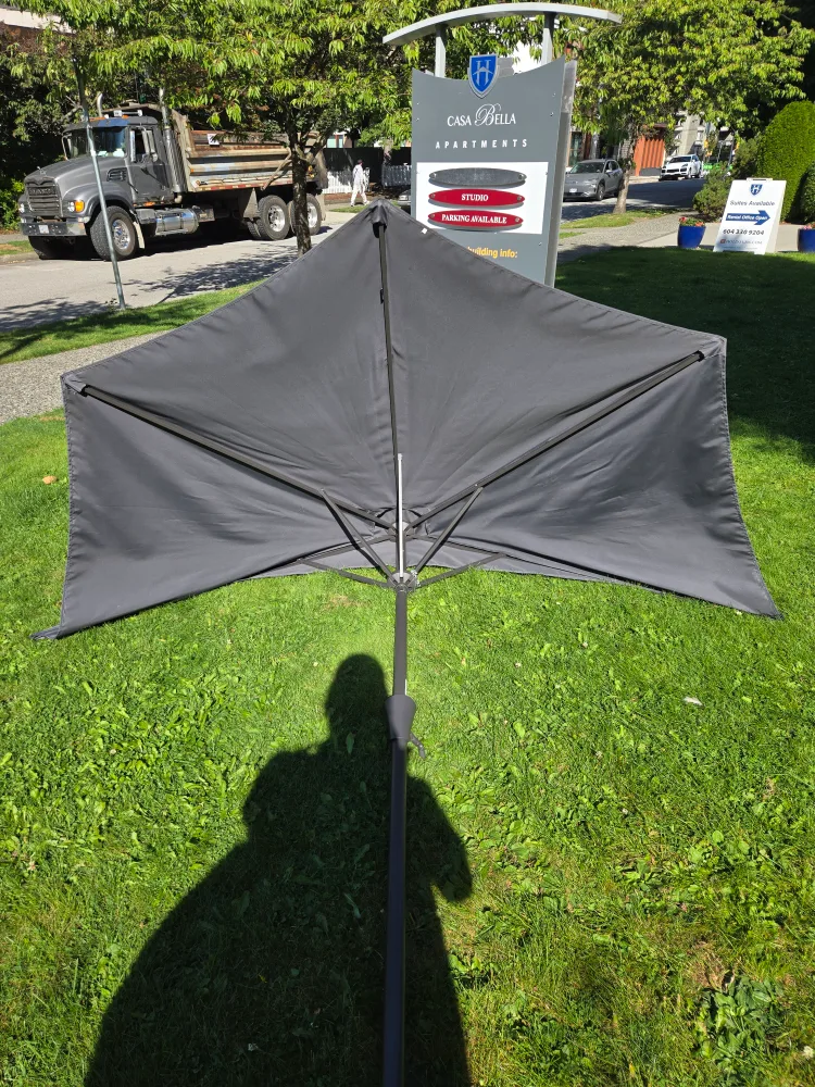 8Ft outdoor Half Umbrella - tilt left and right image indicator(4)