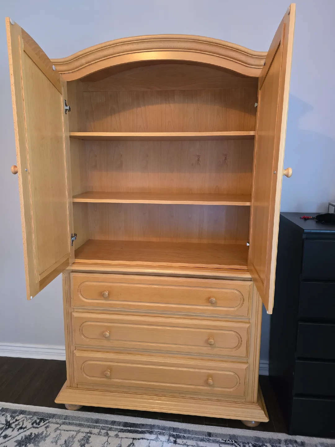 Solid Wood Armoire image indicator(2)