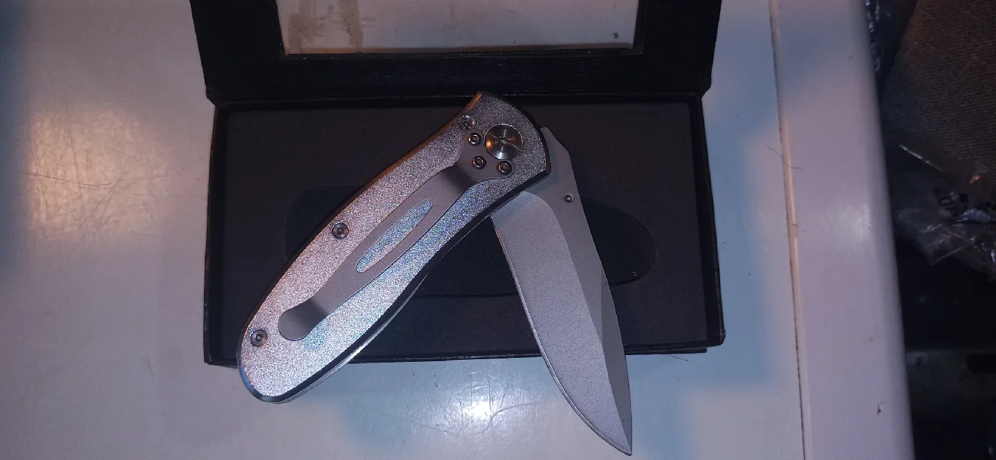 Collectible Decorative Pocket Knives image indicator(9)