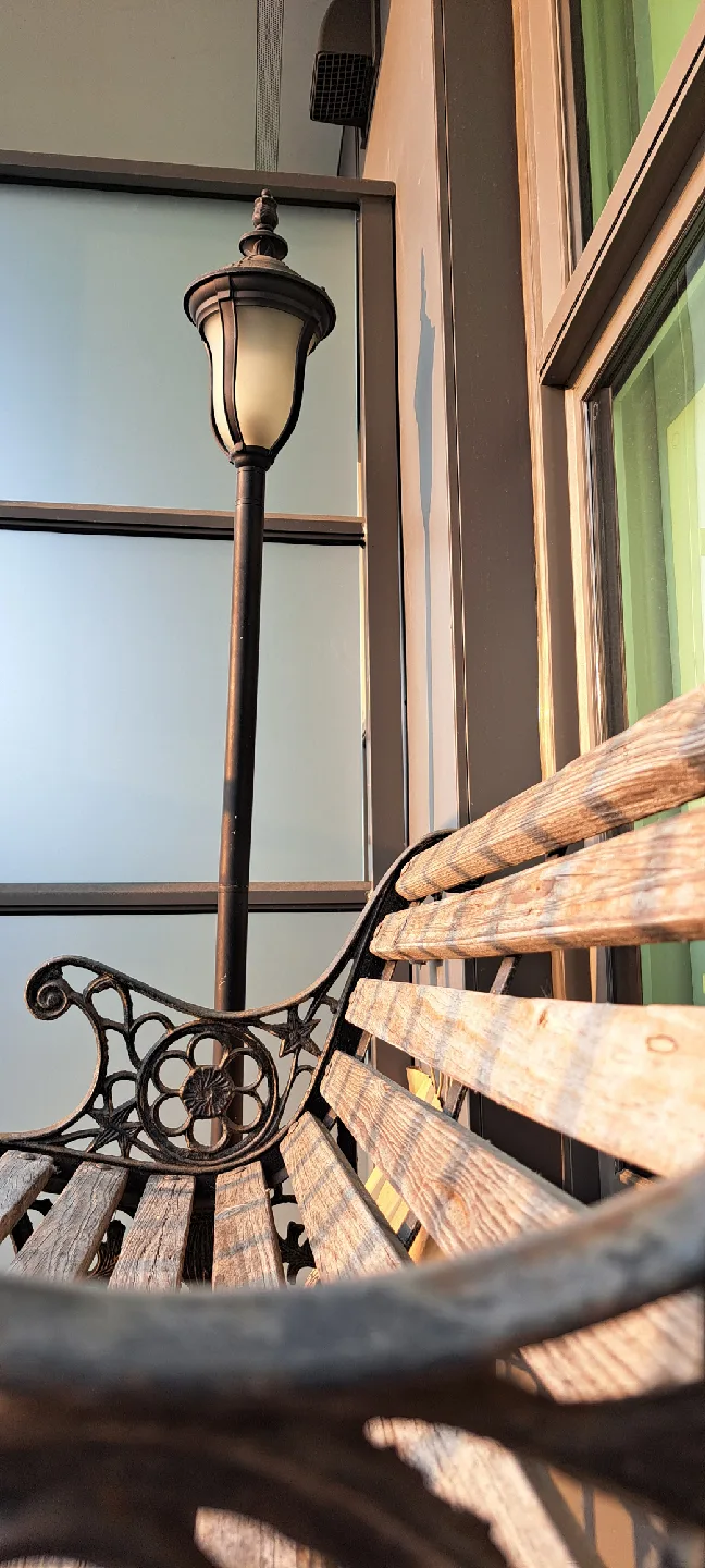 Vintage Style Garden Bench and lamppost image indicator(2)