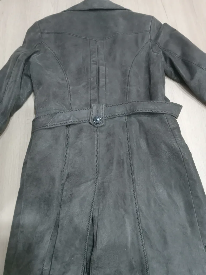 Danier Leather Coat - Size small image indicator(4)