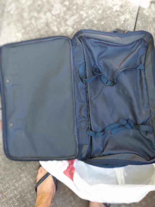 blue zippered weekend travel bag luggage - photo 2