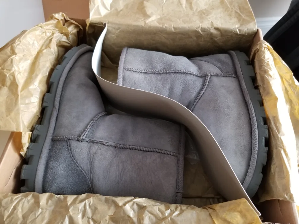 UGG Essential Short Women's Boots, Size 6, Grey image indicator(5)