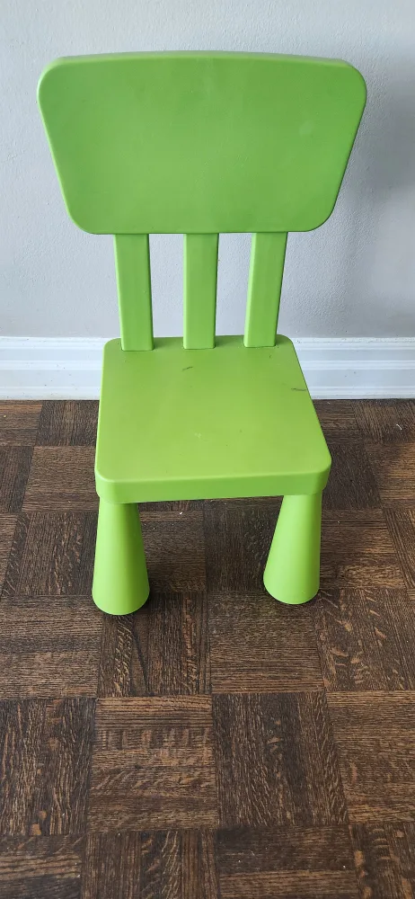 Ikea kids chair 🥕 thumbnail