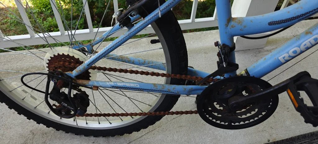 Roadmaster Granite Peak 18-Speed Mountain Bike image indicator(2)