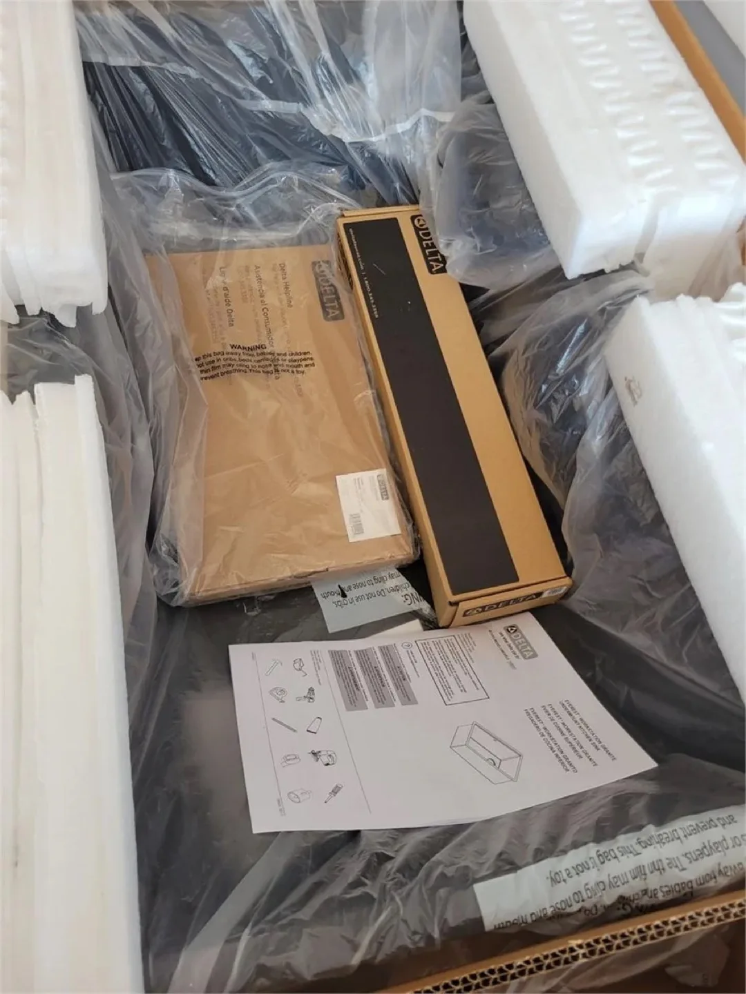 Delta Everest 32” Granite Kitchen Sink, Undermount, Black image indicator(2)