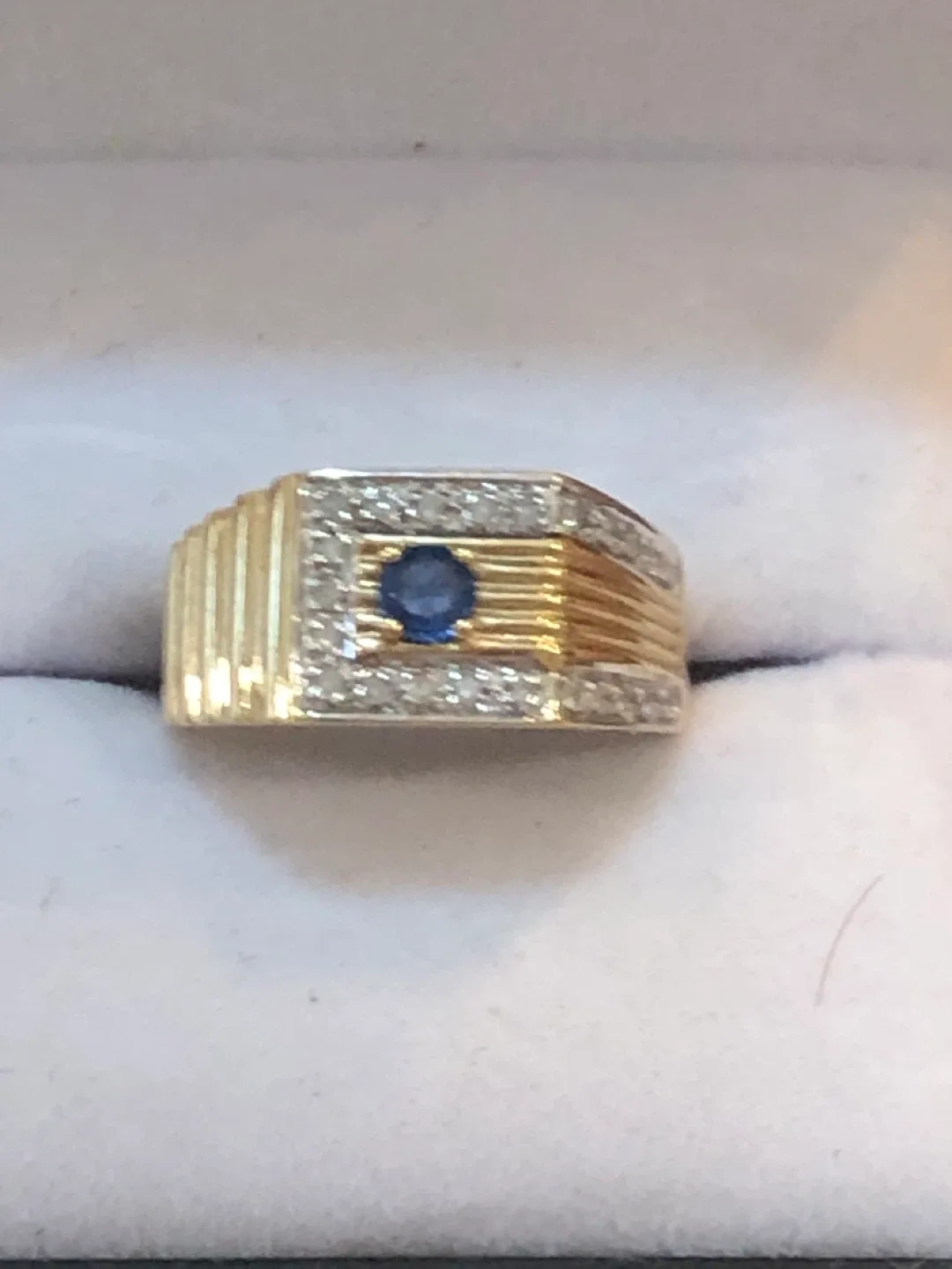 Gold Ring with Blue Sapphire diamonds image indicator(2)
