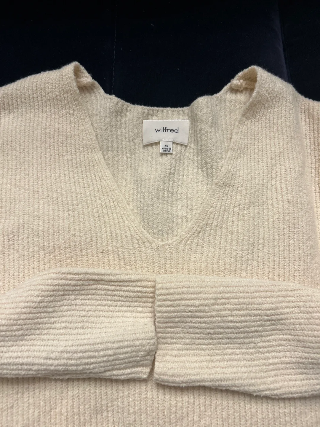 Aritzia Wilfred Cream V-Neck Sweater - XS（ fits loose,up to M) image indicator(2)