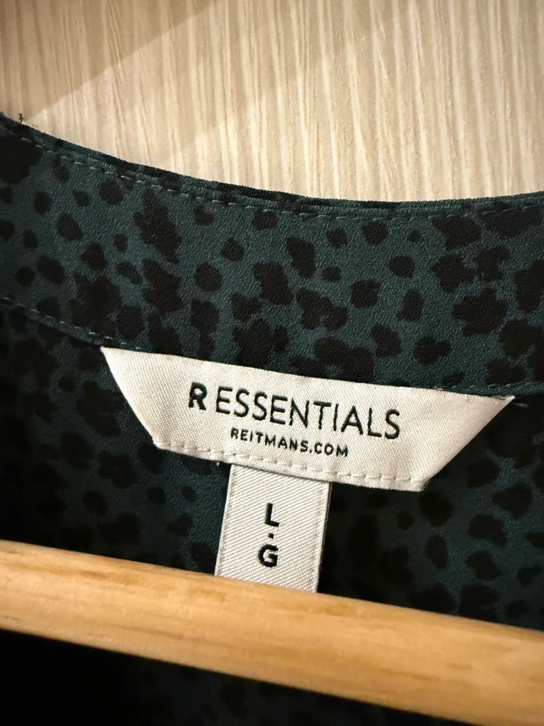 Beautiful Green Leopard Blouse from Reitman image indicator(2)