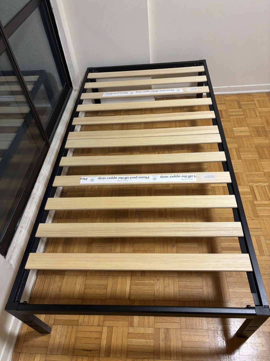 Twin bedframe - photo 2