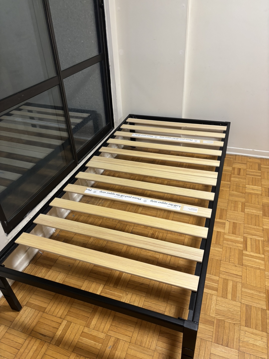 Twin bedframe - photo 3