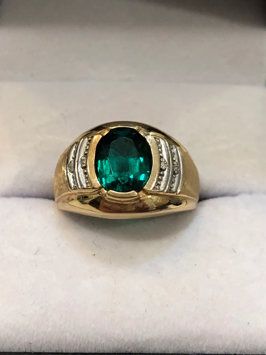 Emerald and Diamond 10k yellow gold Ring image indicator(2)