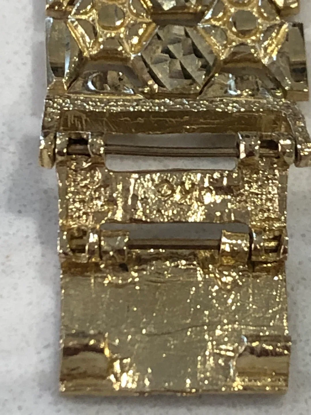 Men's 10k Yellow Gold Nugget ID Bracelet image indicator(3)