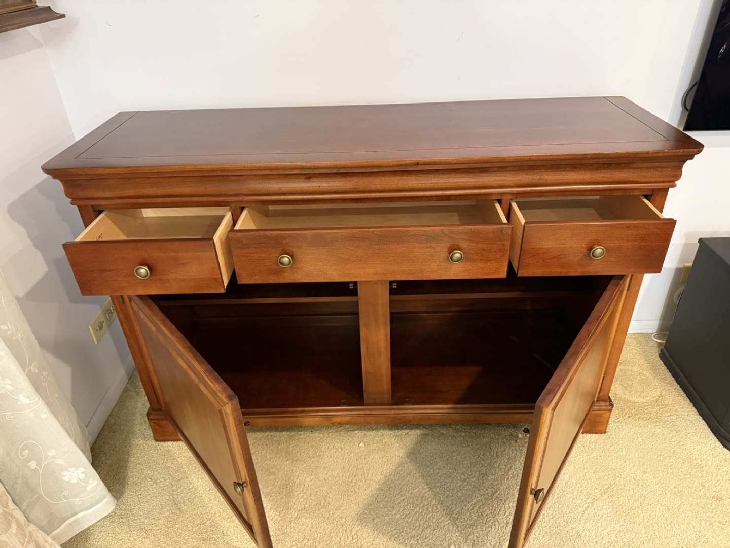 Stanley Furniture Credenza - photo 5