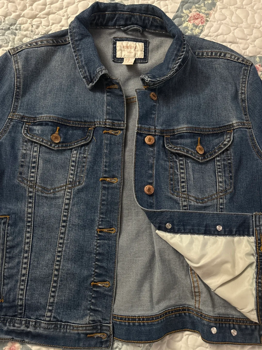 Forever 21 Denim Jacket – Size M image indicator(2)