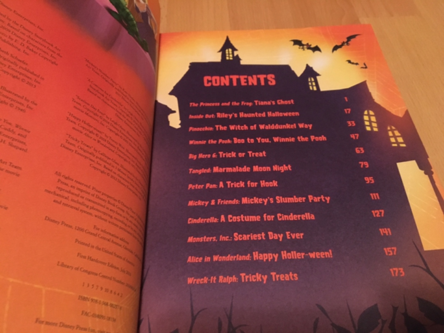 Disney 5-Minute Halloween Stories Book - photo 3