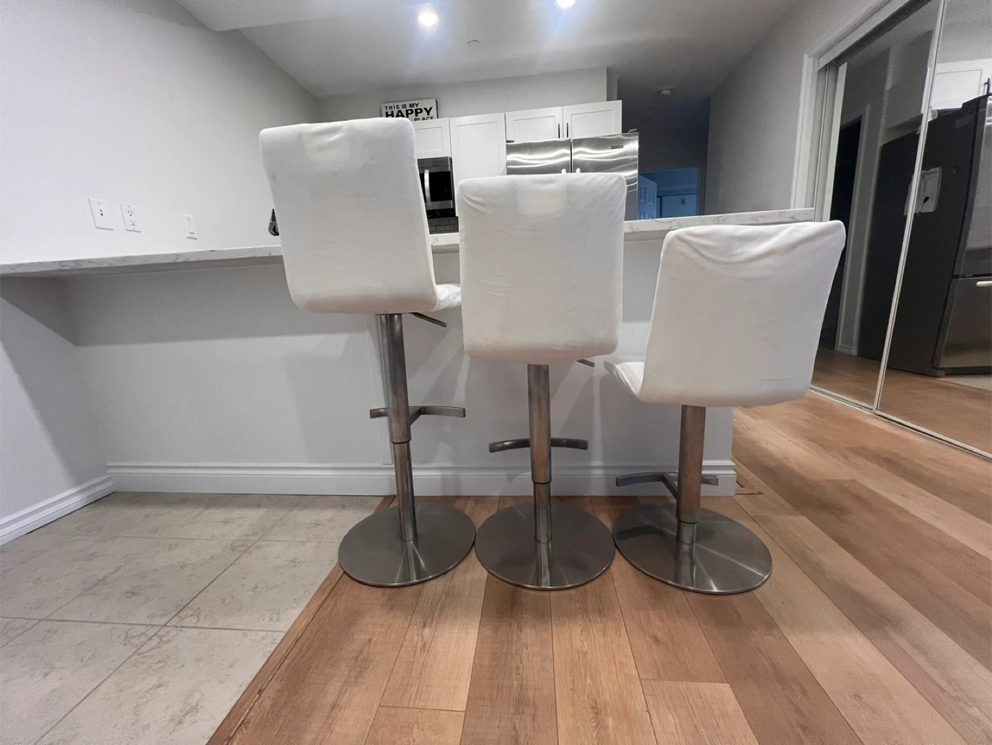 Set of 3 White Bar Stools - photo 3