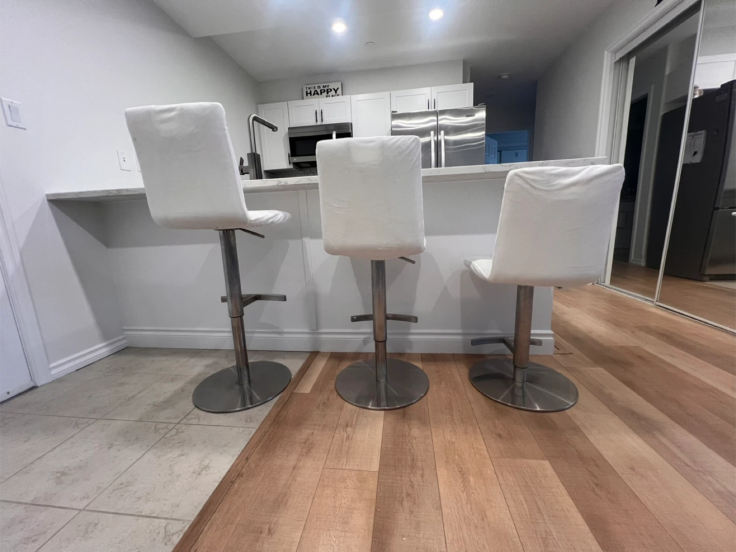 Set of 3 White Bar Stools - photo 4