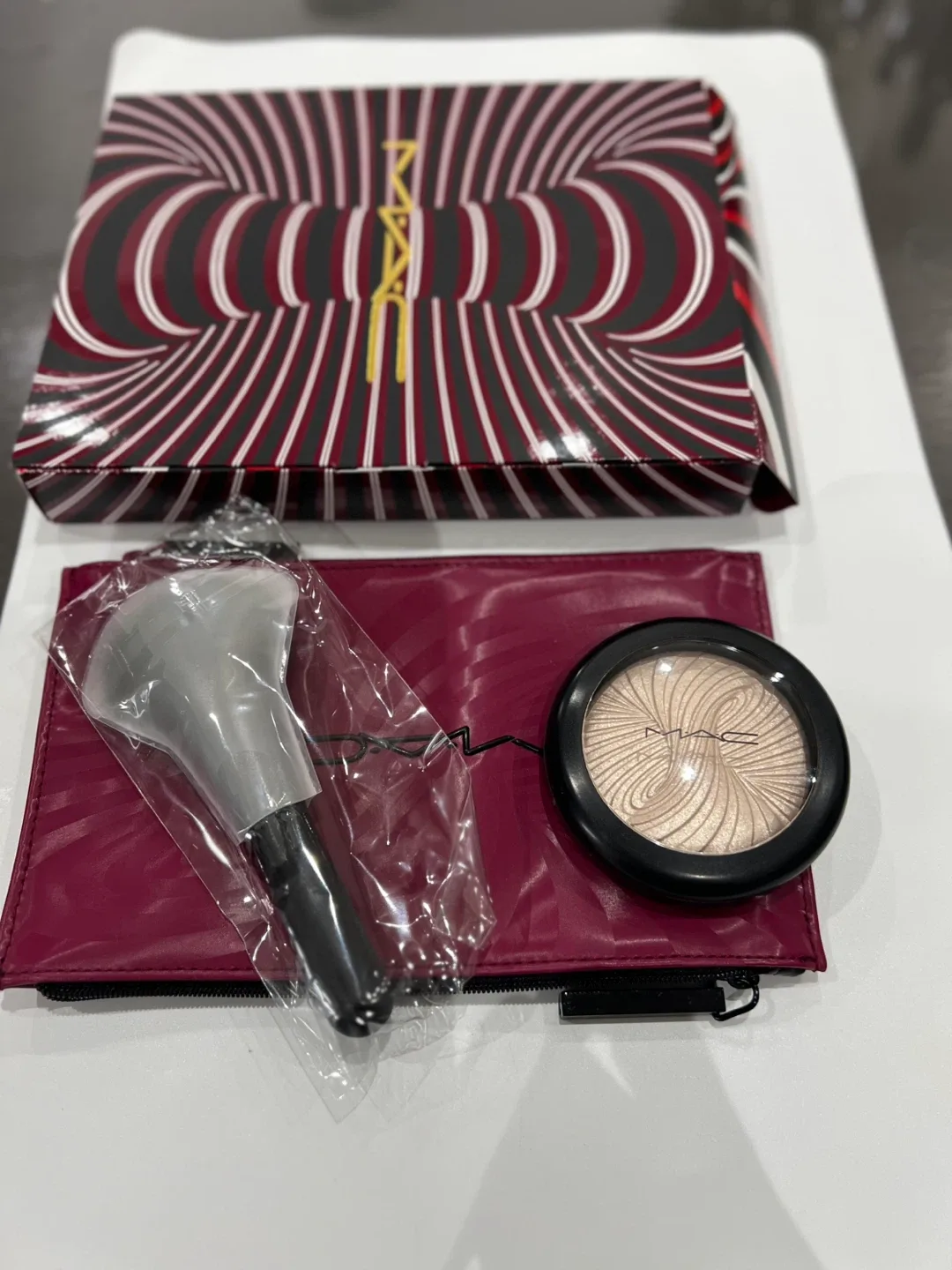 MAC Cosmetics Highlight Kit thumbnail