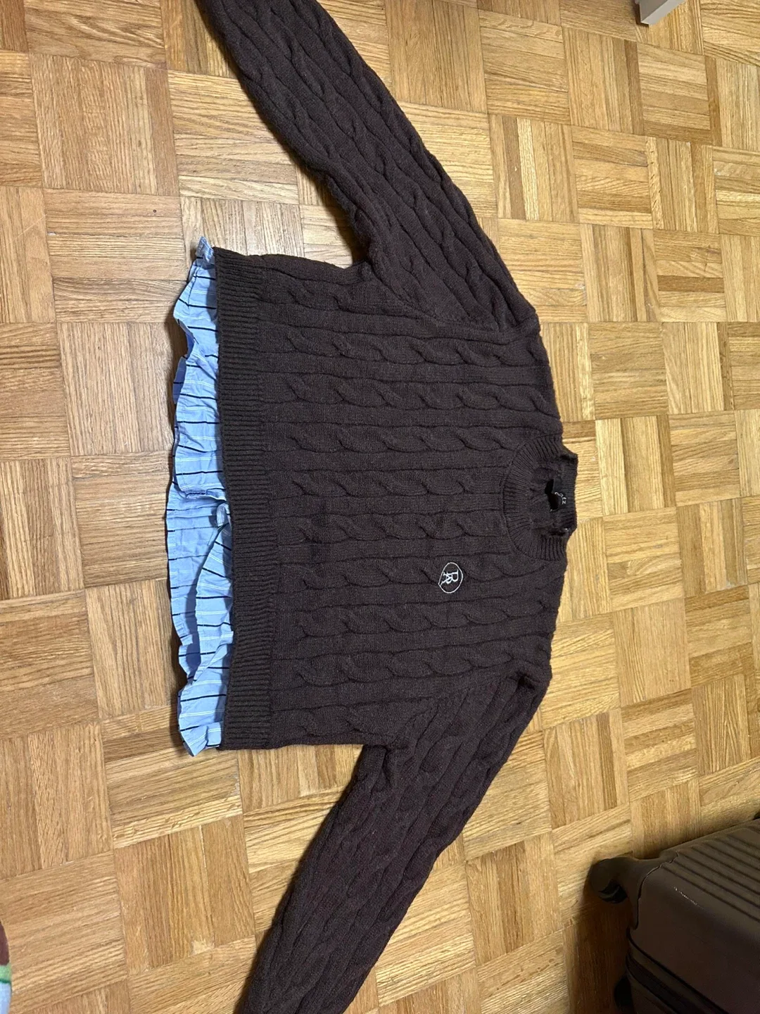 Cute Crop Sweater with shirt layer - Size S