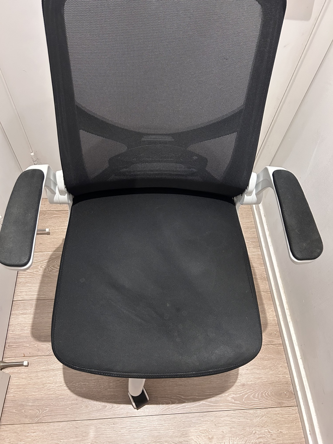Black Mesh Office Chair - photo 2