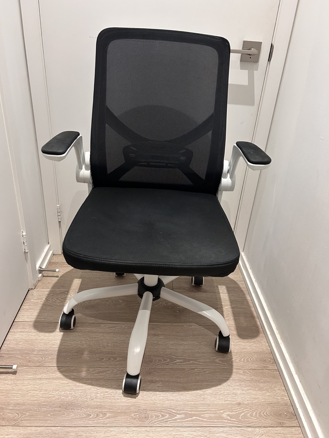 Black Mesh Office Chair - photo 4