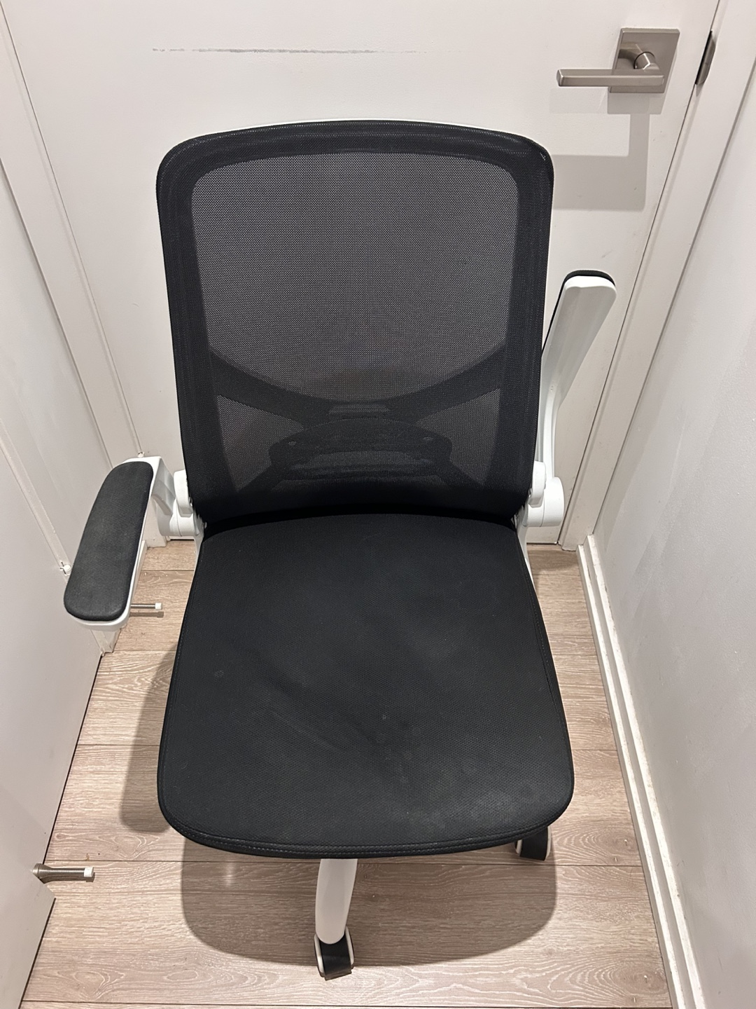 Black Mesh Office Chair - photo 3