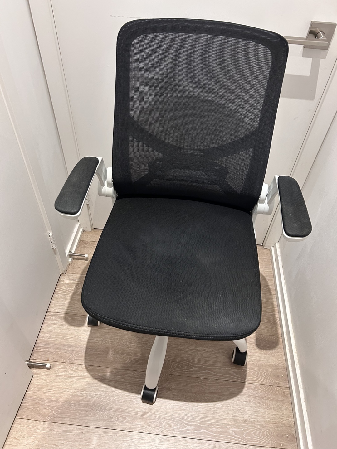 Black Mesh Office Chair - photo 5