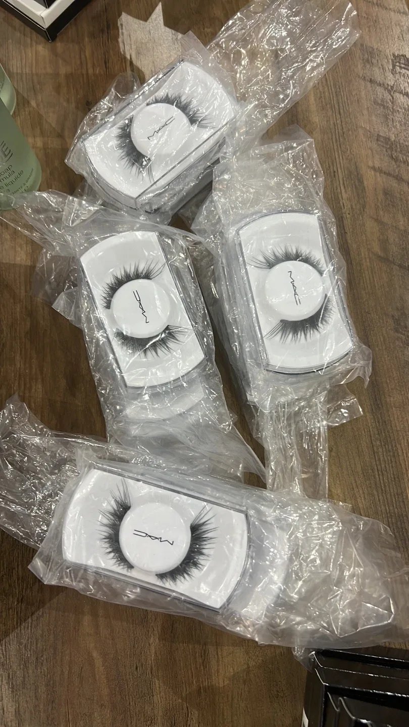 MAC False Eyelashes thumbnail