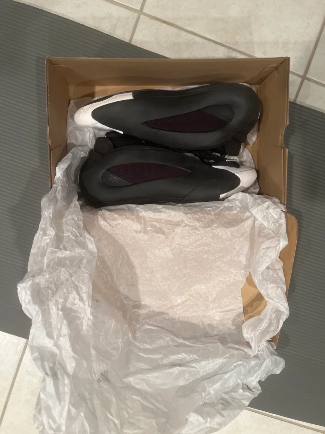 Adidas Harden Volume 8 Basketball Shoes - Size 9.5 image indicator(4)