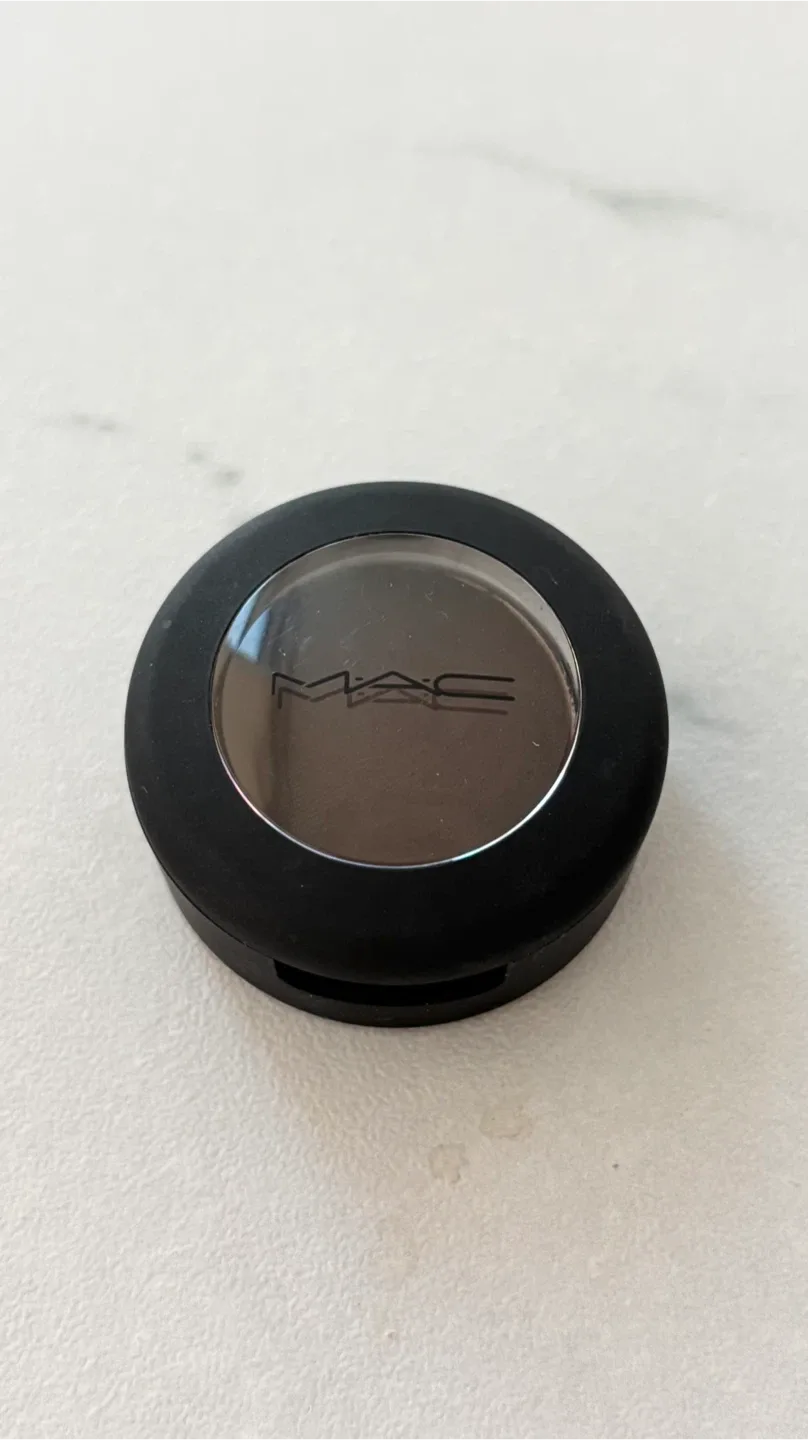 MAC Give A Glam Powder Kiss Soft Matte Eye Shadow thumbnail