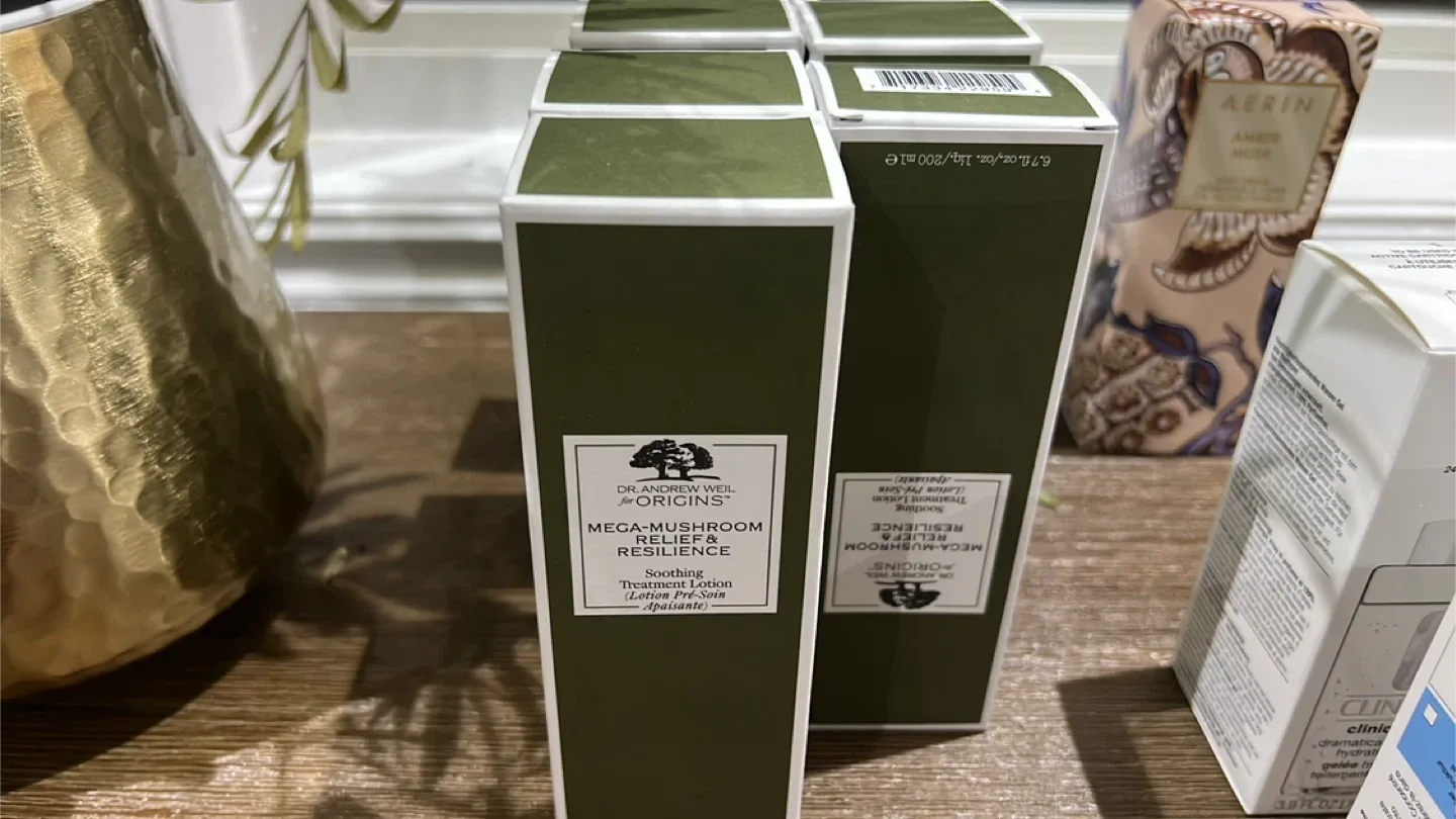 Origins Mega-Mushroom Relief & Resilience Lotion thumbnail