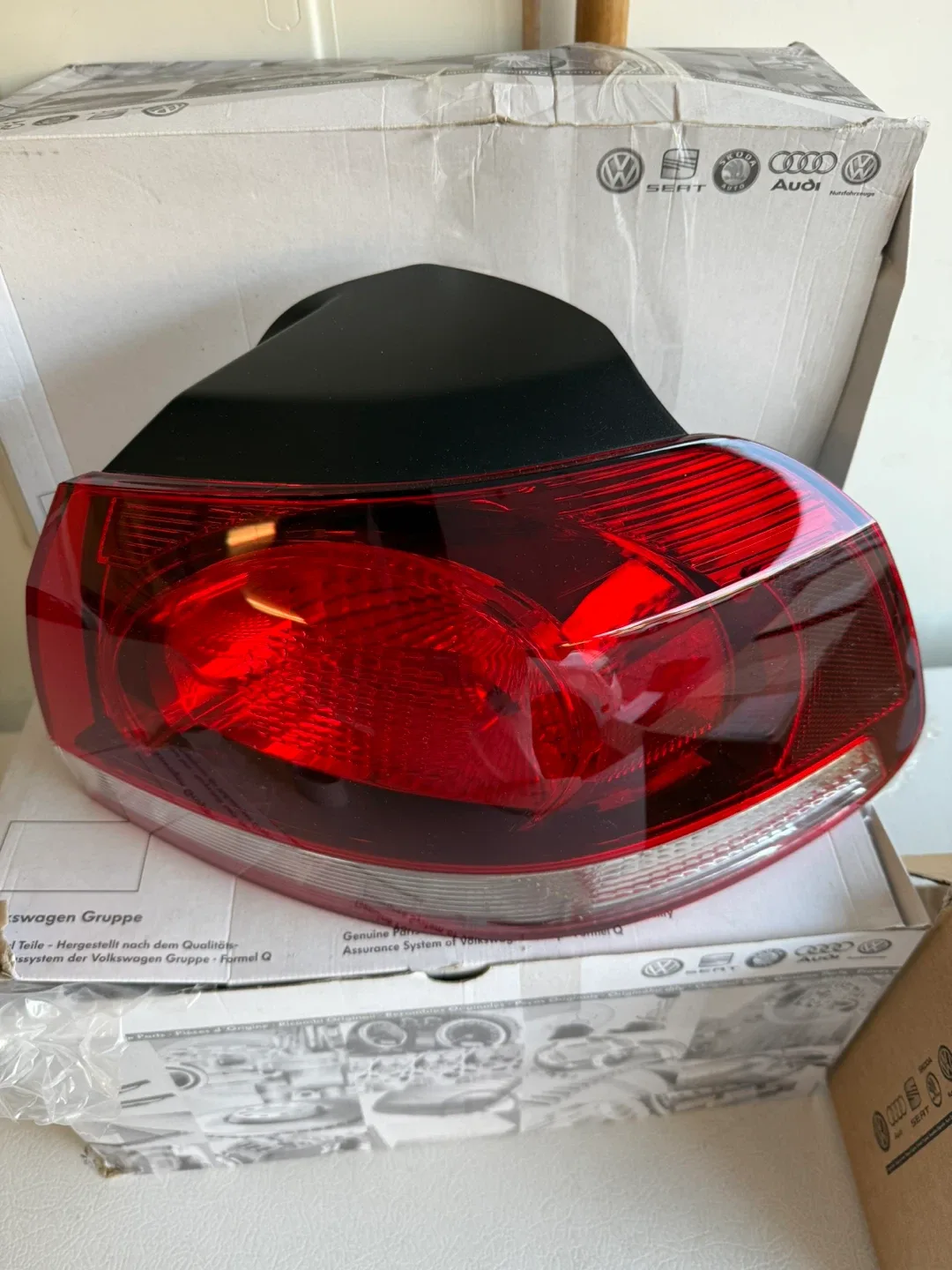 Volkswagen Golf/GTI Taillight Set - OEM image indicator(6)