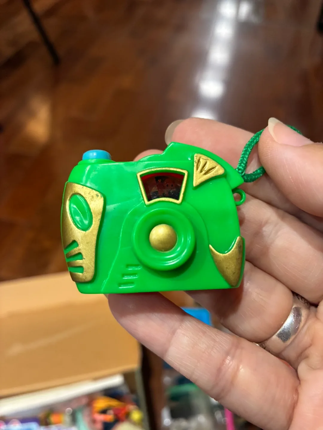 View-Master-like Green/Red Toy Camera thumbnail