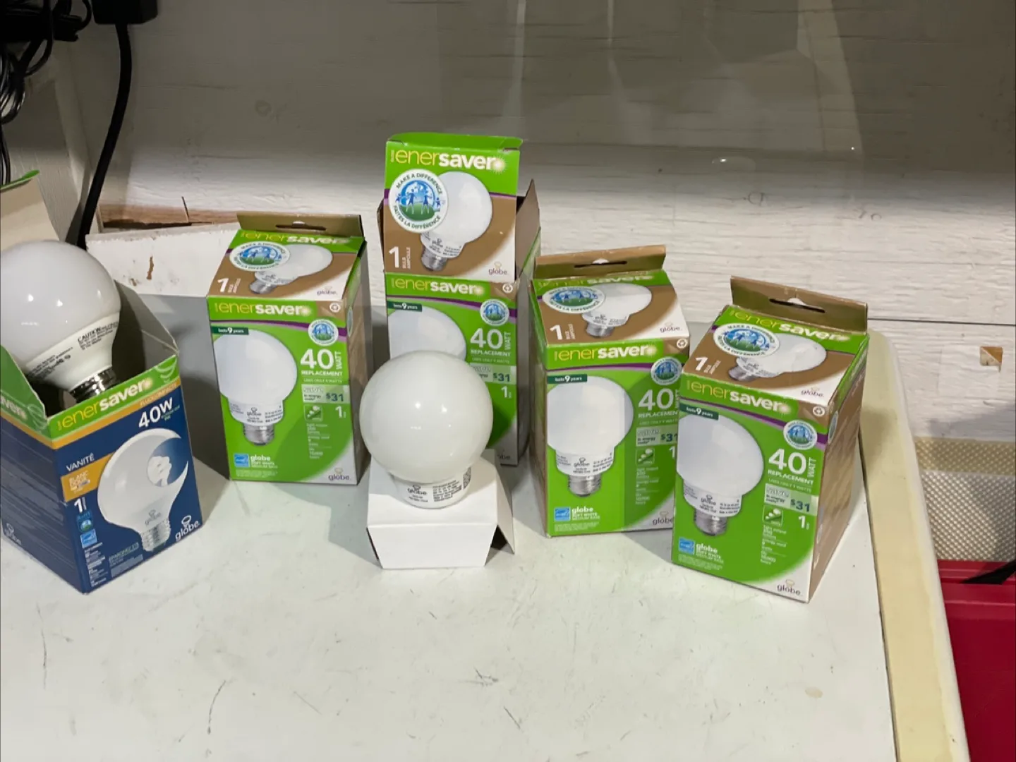 Globe EnerSaver 40W LED Light Bulbs image indicator(2)