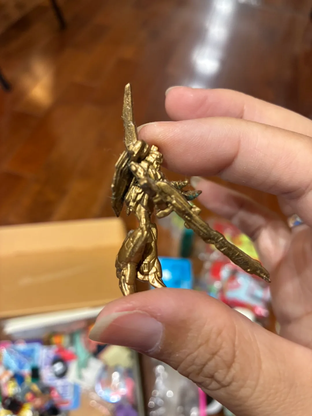 Small Golden Gundam Figurine image indicator(4)