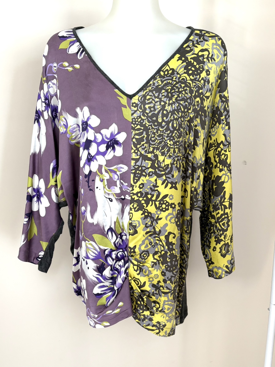 Single Grey Silk Blend Top - Size M
