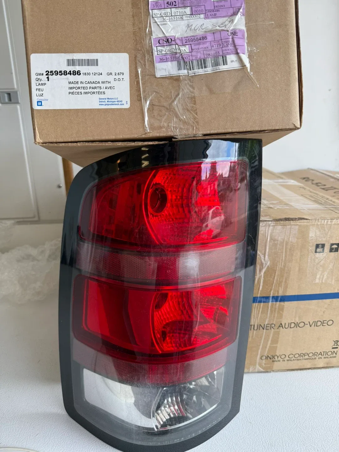 GM 25958486 Tail Light image indicator(3)