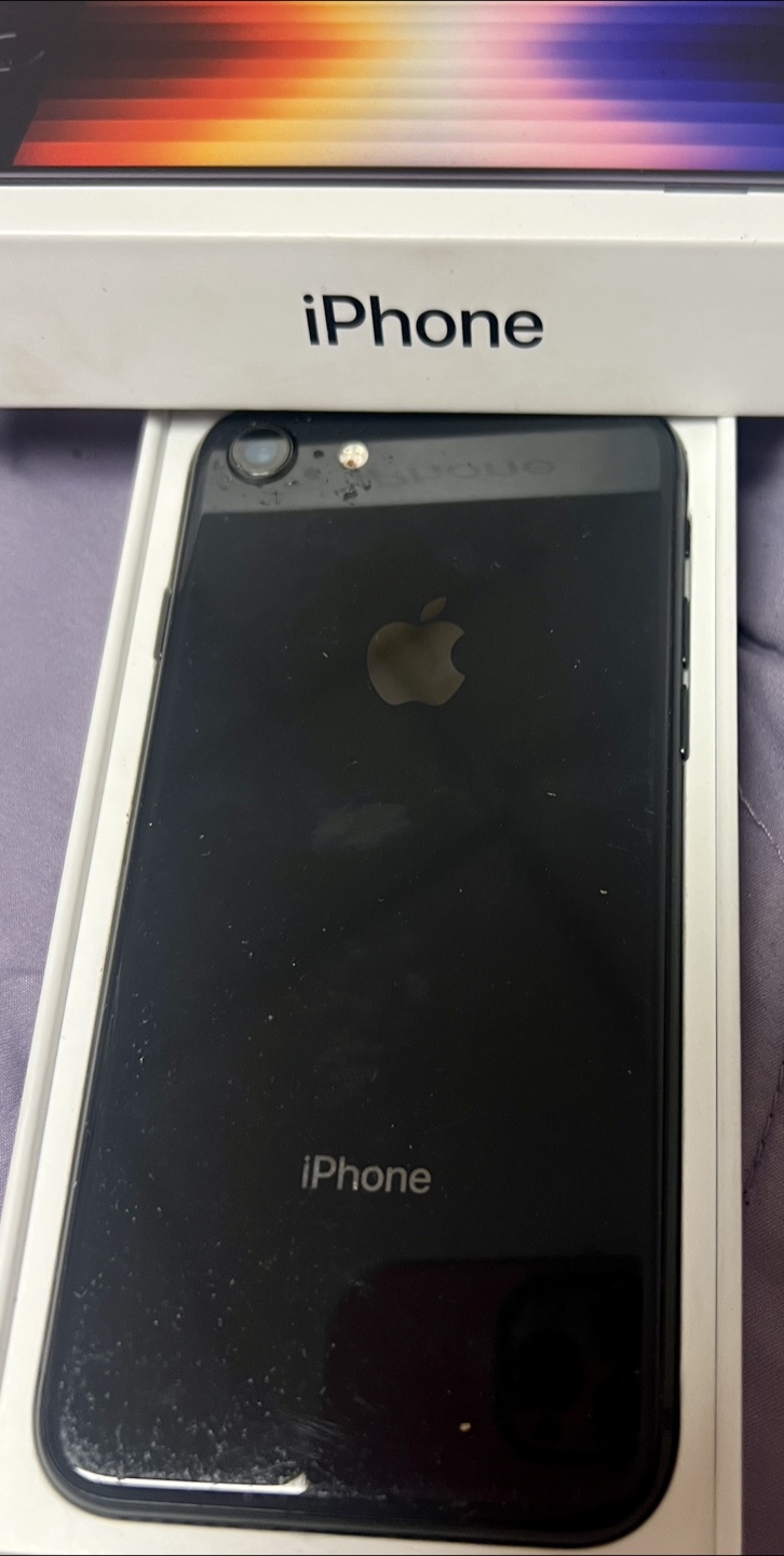 iPhone SE (3rd Gen) Black - Like New - photo 2