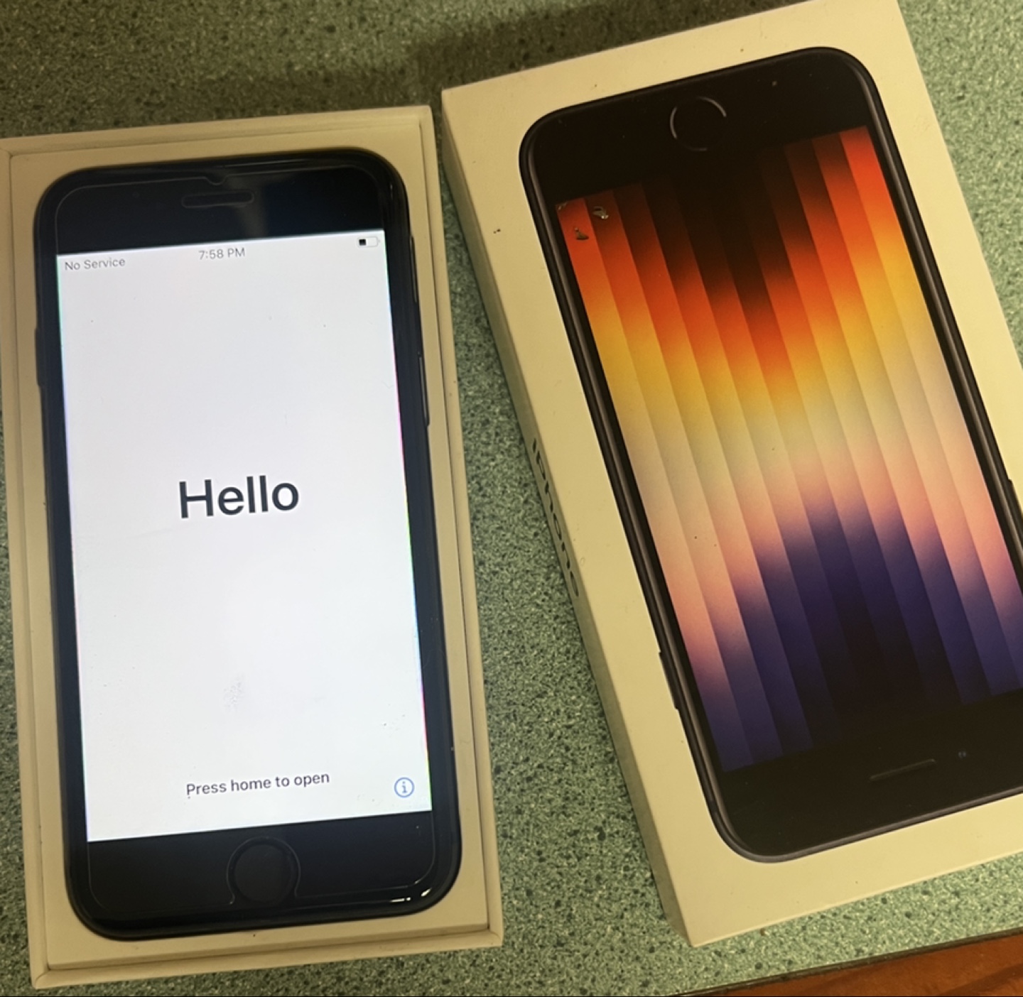 iPhone SE (3rd Gen) Black - Like New - photo 5