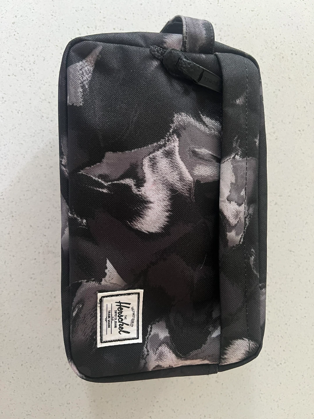 Herschel Supply Co. Travel Kit - photo 2
