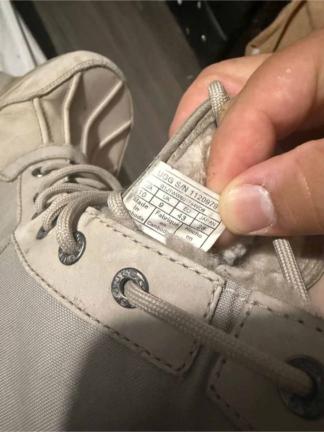 UGG  men’s winter Waterproof Boots - Size 10 image indicator(2)