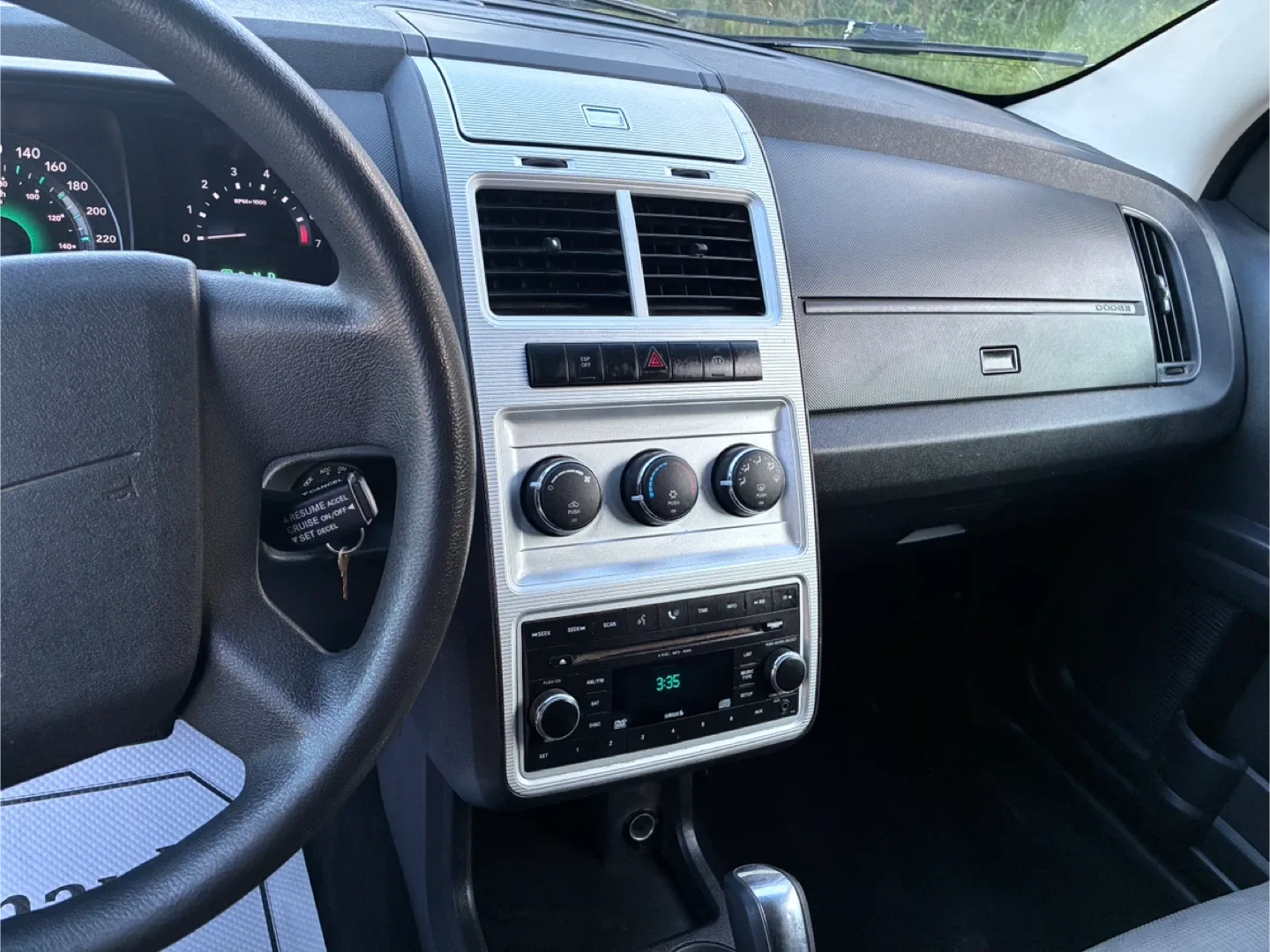 Dodge Journey - Red SUV image indicator(2)