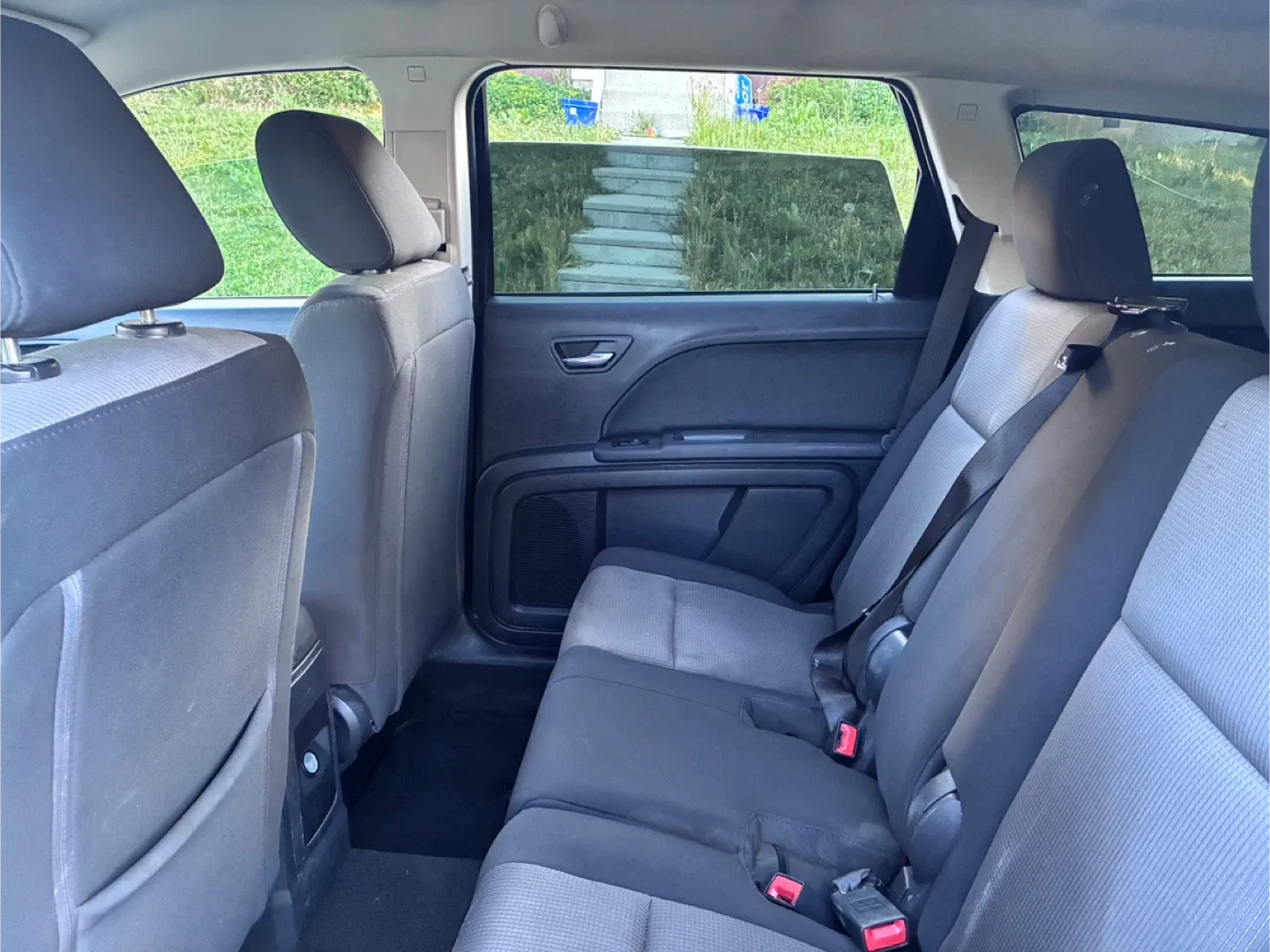 Dodge Journey - Red SUV image indicator(5)