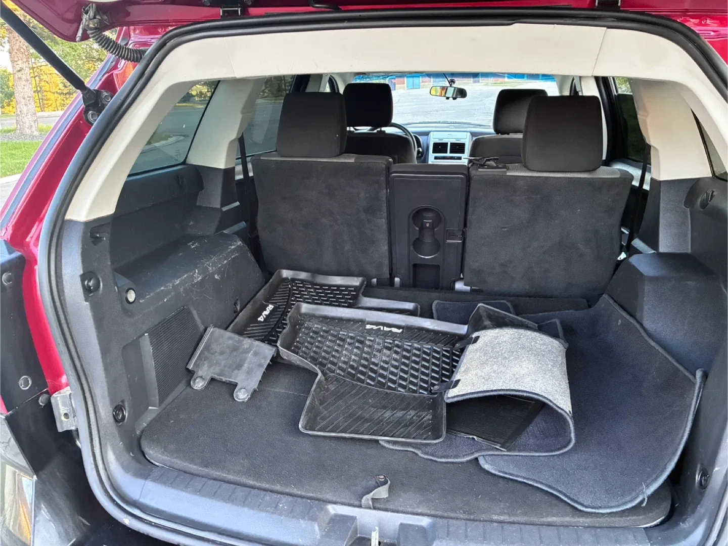 Dodge Journey - Red SUV image indicator(4)