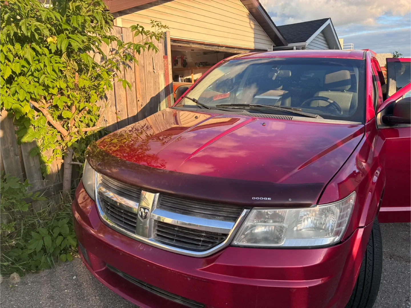 Dodge Journey - Red SUV image indicator(8)