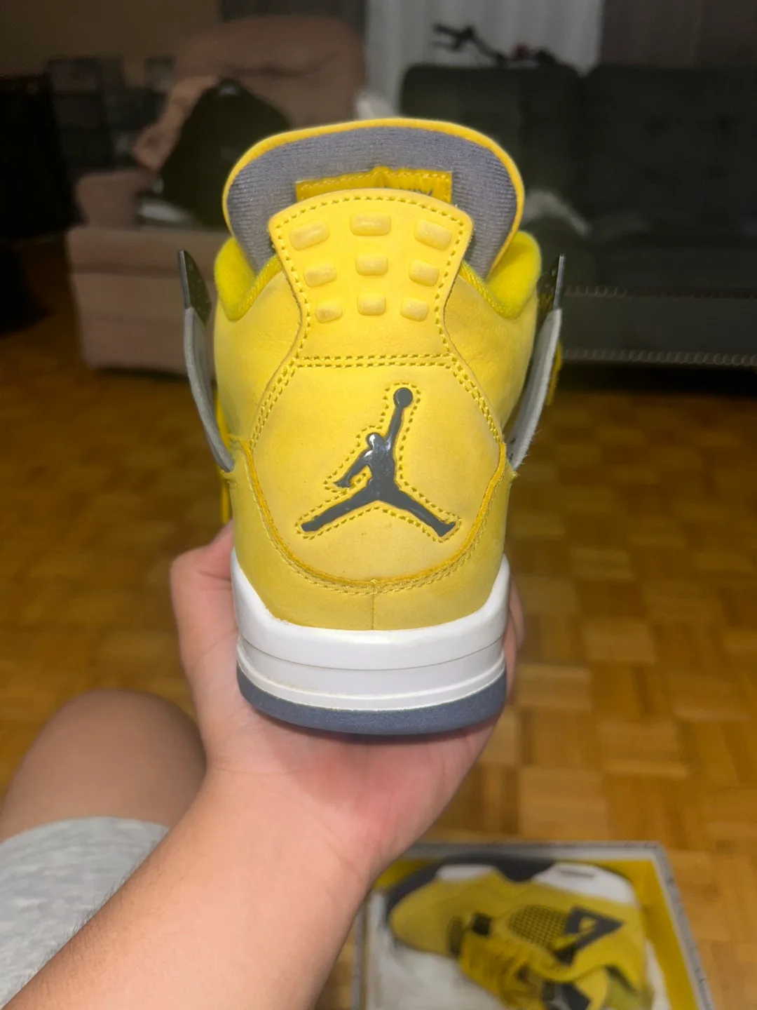 Air Jordan 4 Retro Lightning image indicator(3)