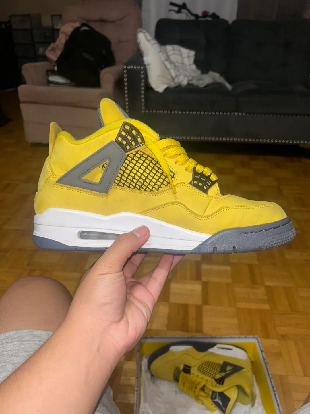 Air Jordan 4 Retro Lightning image indicator(2)