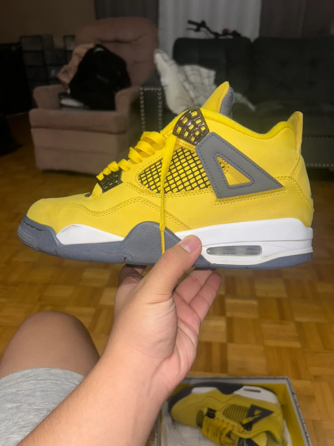 Air Jordan 4 Retro Lightning image indicator(4)